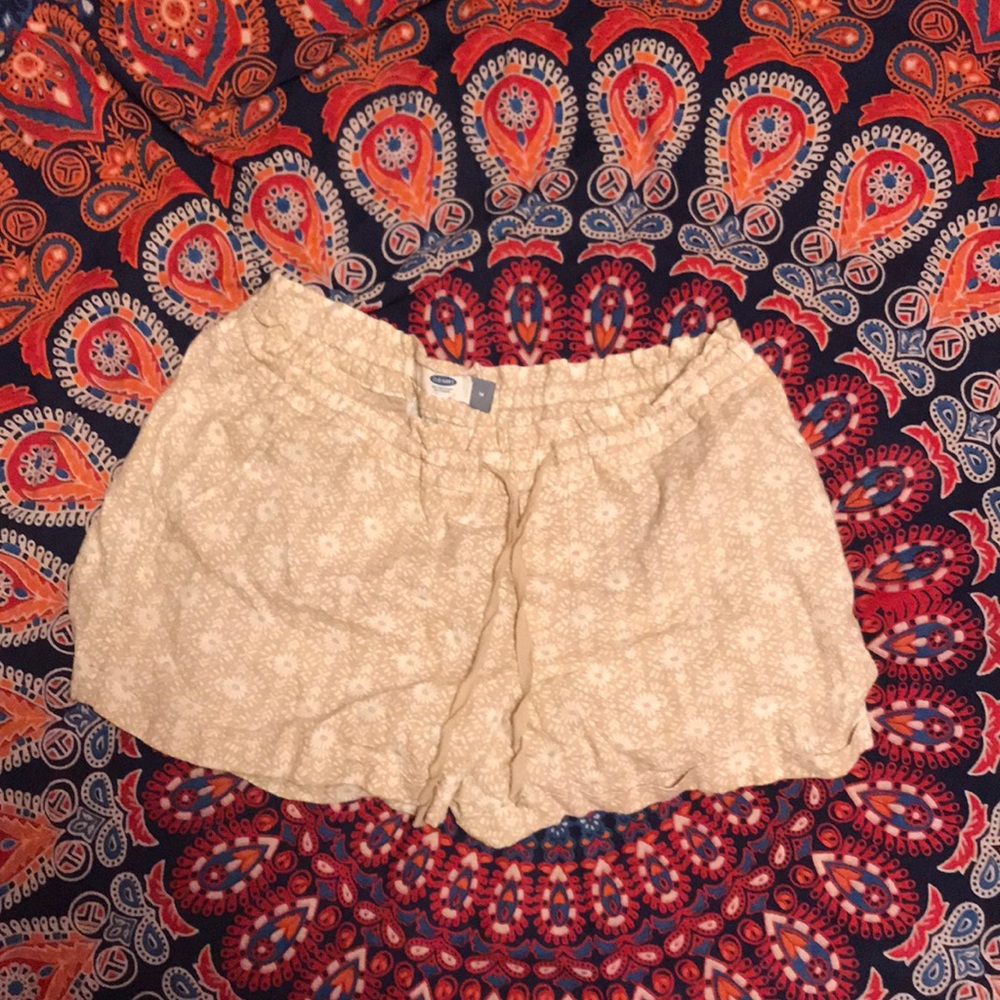 Old Navy White and Yellow shorts